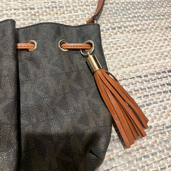 Michael Kors Small Crossbody Bucket Bag Purse Fringe Tassel - Picture 3 of 8